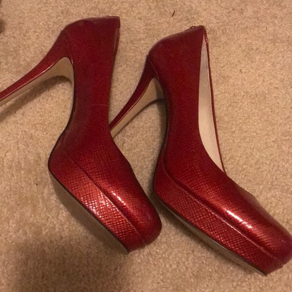 Preloved Shiny red Gorgeous heels 👠 Michael Kors - Picture 7 of 7
